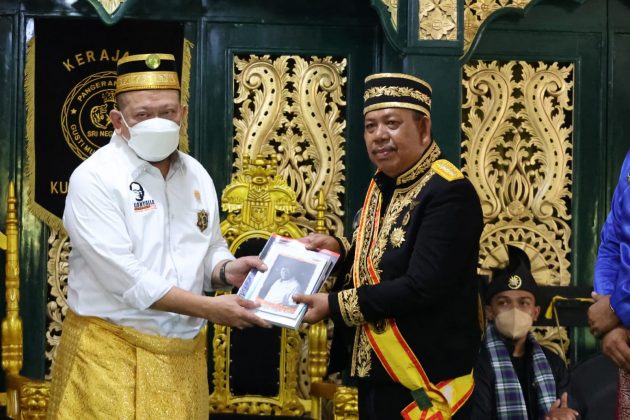 Ketua DPD RI AA LaNyalla Mahmud Mattalitti diberi gelar kekerabatan bergelar Pangeran Jaya Sukma Dilaga