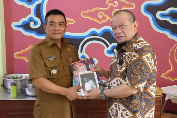 Ketua DPD RI bertemu dengan Walikota Cirebon Nashrudin Azis, di RM Nasi Jamblang Bu Nur, Kota Cirebon, Selasa (19/10/2021).