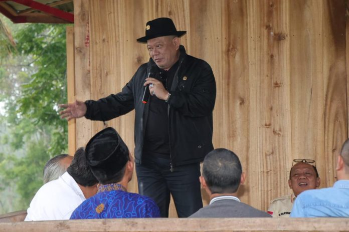 Ketua DPD RI, AA LaNyalla Mahmud Mattalitti, melakukan pertemuan dengan Bupati dan Tokoh Masyarakat Muara Payang, Kabupaten Lahat, di Kebun Kopi Kebun Berangin, Muara Payang, Sumatera Selatan, Rabu (16/3/2022).