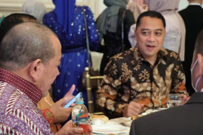 Ketua DPD RI saat bertemu dengan Walikota Surabaya Eri Cahyadi di Hotel Empire Ballroom, Surabaya, Jawa timur, (20/2/2022), beberapa waktu lalu.