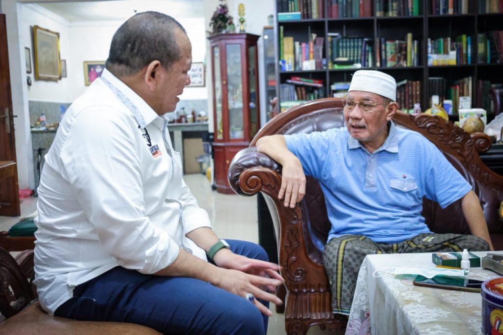 mengunjungi Mantan Ketua Umum Partai Kebangkitan Bangsa (PKB) Jawa Timur, Choirul Anam