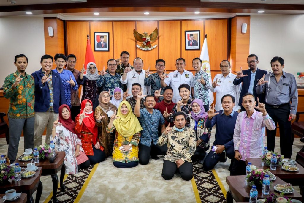 Sejumlah Pengurus Pusat Forum Komunikasi Honorer Nakes (FKHN) Indonesia Menemui Ketua DPD RI AA LaNyalla Mahmud Mattalitti