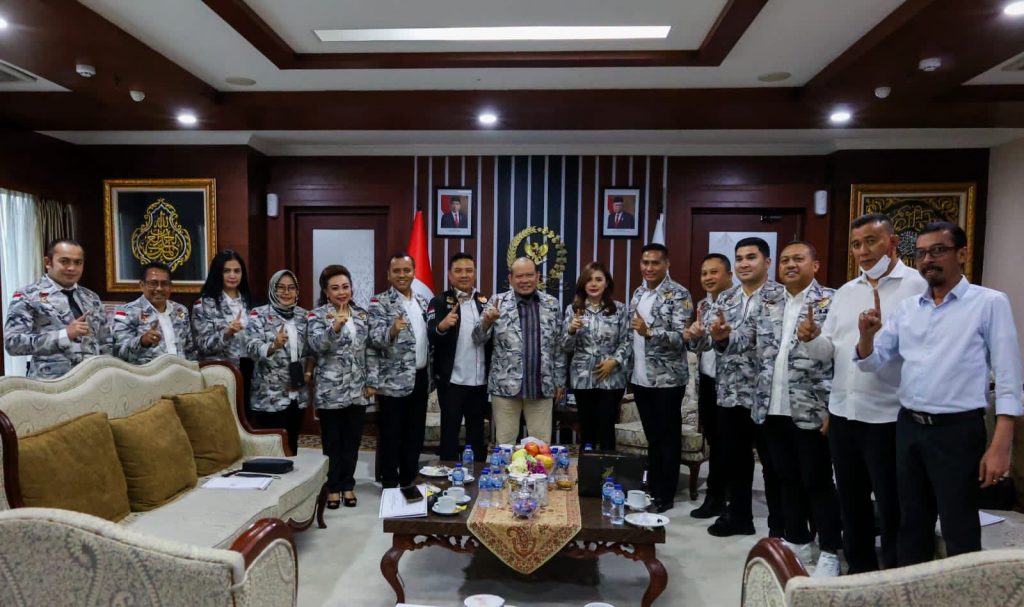 Ketua DPD RI, AA LaNyalla Mahmud Mattalitti Menerima Audiensi Dewan Pimpinan Pusat Rajawali Garda Pemuda Indonesia (RGPI) didampingi Staf Khusus Ketua DPD RI Sefdin Syaifudin.
