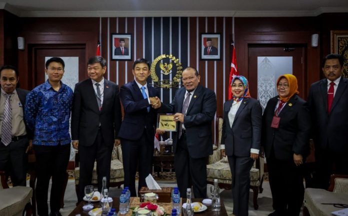 Ketua DPD RI, AA LaNyalla Mahmud Mattalitti menerima kunjungan Ketua Parlemen Singapura, Tan Chuan-Jin