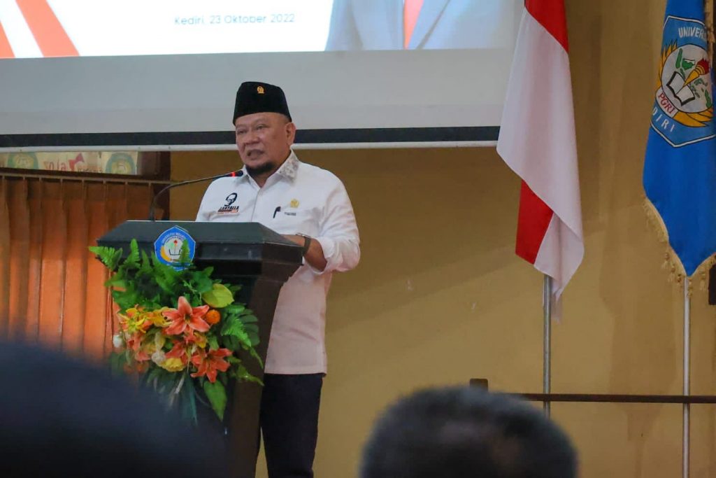 Ketua DPD RI AA LaNyalla Mahmud Mattalitti ketika mengisi Kuliah Umum Wawasan Kebangsaan dan Kewirausahaan di Universitas Nusantara PGRI (UNP) Kediri, Jawa Timur
