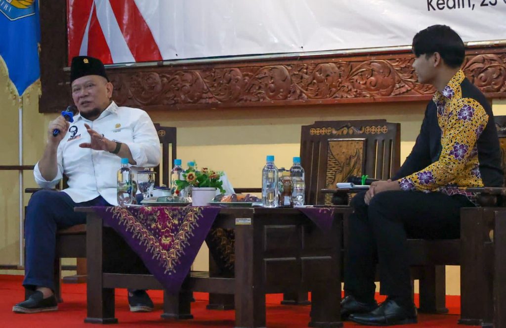 Ketua DPD RI AA LaNyalla Mahmud Mattalitti ketika mengisi Kuliah Umum Wawasan Kebangsaan dan Kewirausahaan di Universitas Nusantara PGRI (UNP) Kediri, Jawa Timur