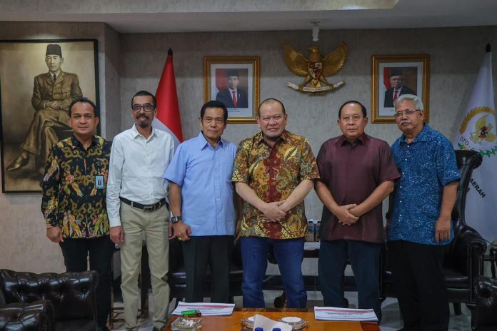 Ketua DPD RI AA LaNyalla Mahmud Mattalitti bertemu jajaran pengurus Gerakan Bela Negara (GBN), di Jakarta, Selasa (21/3/2023).