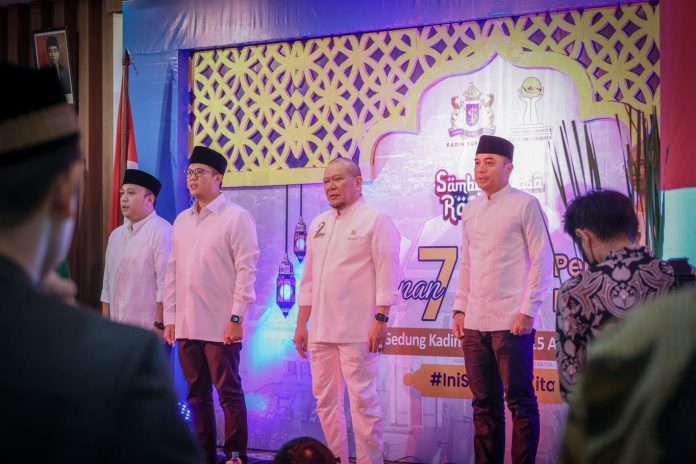 Ketua DPD RI, AA LaNyalla Mahmud Mattalitti menghadiri acara Ramadan 777 Penggerak Ekonomi Surabaya' yang diselenggarakan Kamar Dagang dan Industri (KADIN) Surabaya bekerjasama dengan Himpunan Pengusaha Muda Indonesia (HIPMI) Surabaya di Graha Kadin Jatim, Sabtu (15/4/2023).