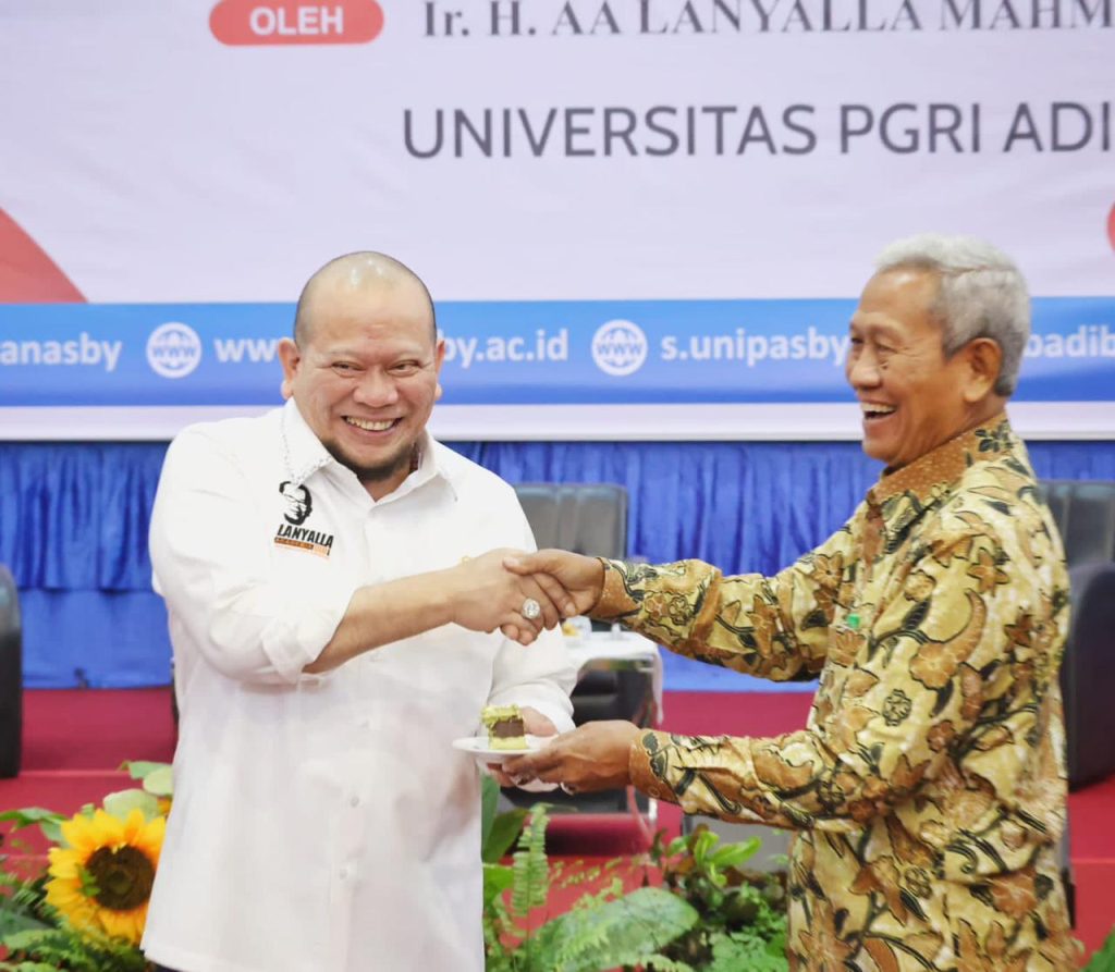 Ketua DPD RI, AA LaNyalla Mahmud Mattalitti mengisi Kuliah Umum Wawasan Kebangsaan dengan tema: Mengembalikan Kedaulatan dan Mewujudkan Kesejahteraan Indonesia Universitas PGRI Adi Buana Surabaya, Rabu (10/5/2023).