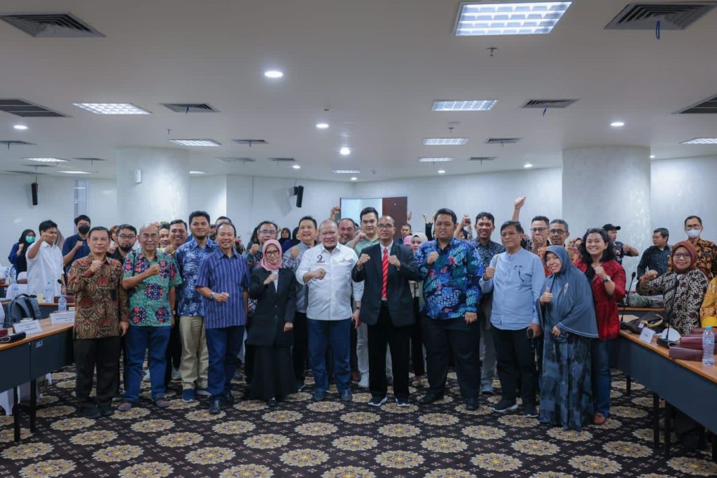 Ketua DPD RI AA LaNyalla Mahmud Mattalitti menghadiri Focus Group Discussion (FGD) dengan tema 'Perlunya Peserta Pemilu Perseorangan di DPR RI' yang diselenggarakan di Universitas Airlangga Surabaya, (15/6/2023).
