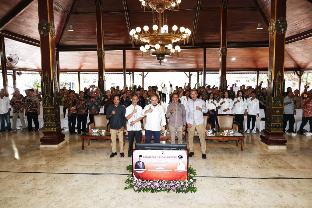 Ketua DPD RI AA LaNyalla Mahmud Mattalitti di acara "Sarasehan dan Serap Aspirasi Masyarakat Asosiasi Kepala Desa Kabupaten Tulungagung", di Pendopo Bupati Tulungagung, Kamis (23/11/2023).