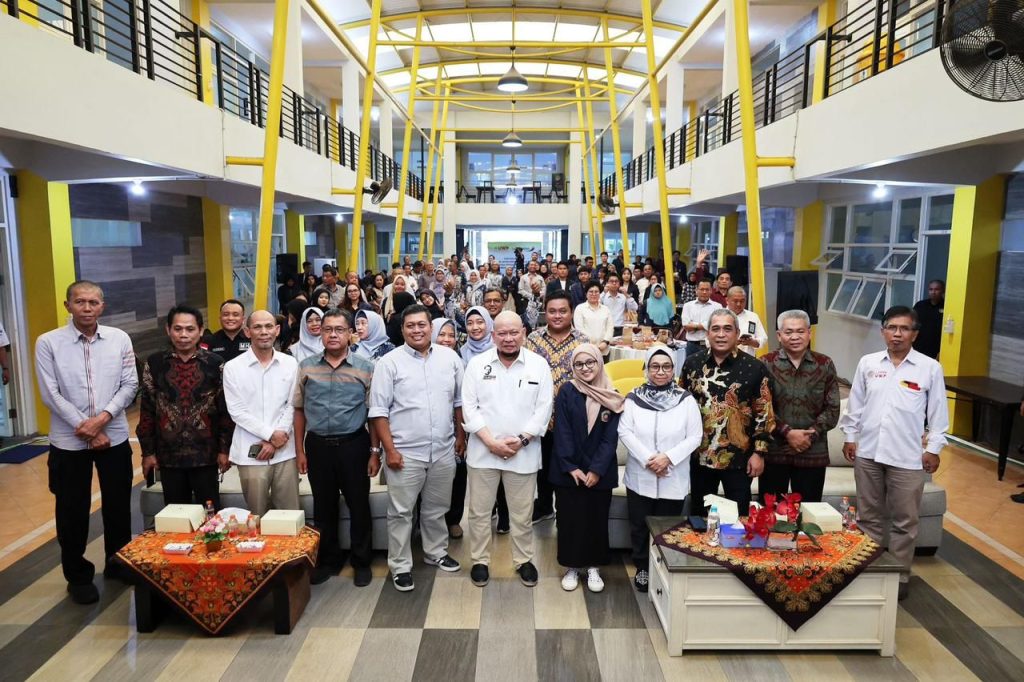 Ketua DPD RI AA LaNyalla Mahmud Mattalitti saat memberikan "Keynote Speech" di acara Focus Group Discussion "Membedah Proposal Kenegaraan DPD RI Menyempurnakan dan Memperkuat Sistem Bernegara Sesuai Rumusan Pendiri Bangsa" di Universitas Wijaya Putra