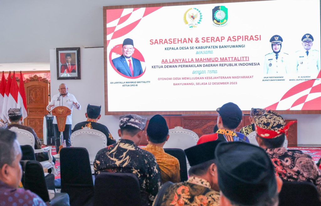 Ketua DPD RI, AA LaNyalla Mahmud Mattalitti mengapresiasi kekompakan Bupati dan Kepala Desa se-Kabupaten Banyuwangi pada acara Sarasehan dan Serap Aspirasi Masyarakat Asosiasi Kepala Desa Kabupaten Banyuwangi dengan tema 'Otonomi Desa untuk Mewujudkan Kesejahteraan Rakyat' di Pendopo Bupati Banyuwangi, Selasa (12/12/2023).