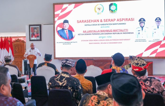 Ketua DPD RI, AA LaNyalla Mahmud Mattalitti mengapresiasi kekompakan Bupati dan Kepala Desa se-Kabupaten Banyuwangi pada acara Sarasehan dan Serap Aspirasi Masyarakat Asosiasi Kepala Desa Kabupaten Banyuwangi dengan tema 'Otonomi Desa untuk Mewujudkan Kesejahteraan Rakyat' di Pendopo Bupati Banyuwangi, Selasa (12/12/2023).