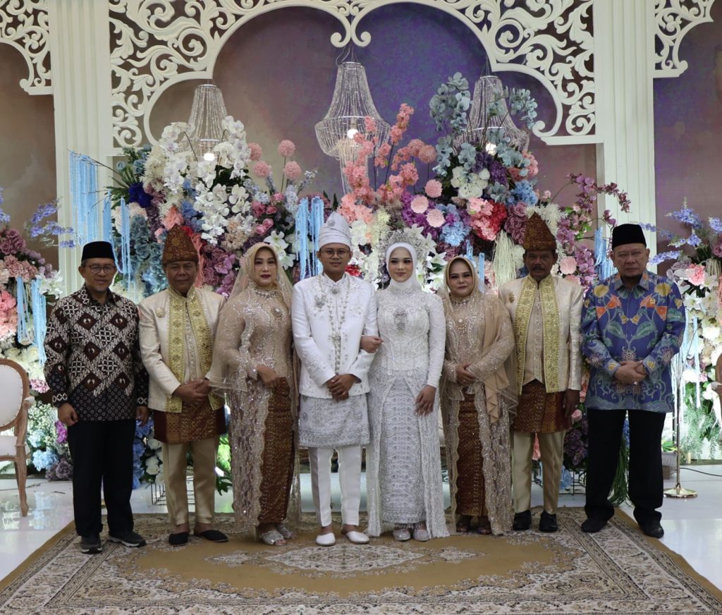Ketua DPD RI AA LaNyalla Mahmud Mattalitti menjadi saksi nikah anak dari Arjuna yang merupakan sahabat karibnya, Sabtu (31/09/2024).